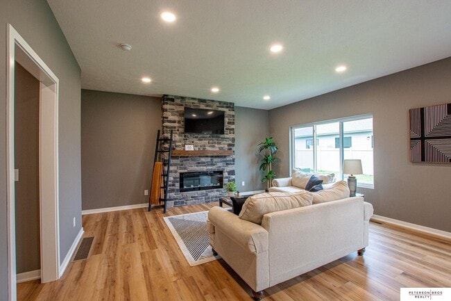 14804 Willow St in Bennington, NE - Building Photo - Building Photo