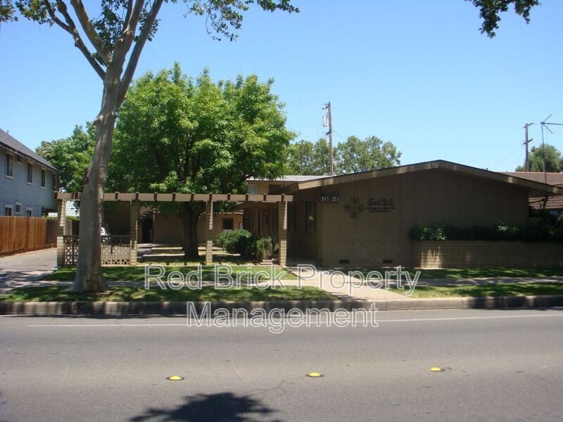 343 W 21st St in Merced, CA - Building Photo