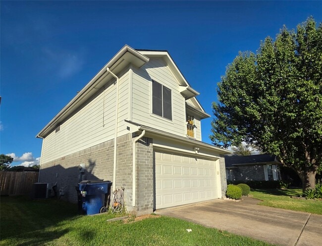 16102 Mission Village Dr in Houston, TX - Building Photo - Building Photo