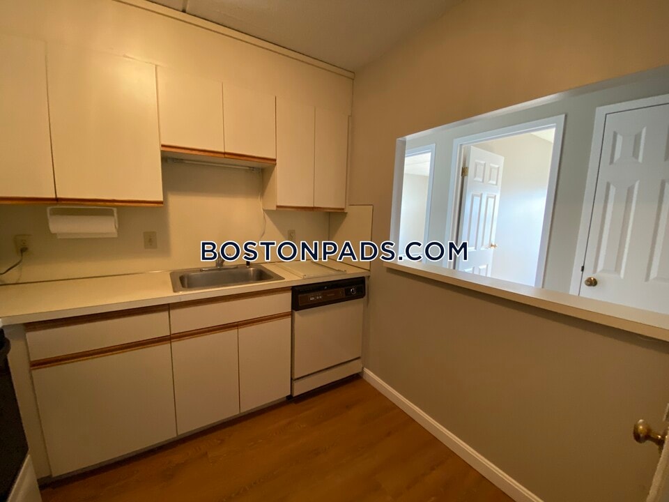 757 Highland Ave in Needham, MA - Building Photo