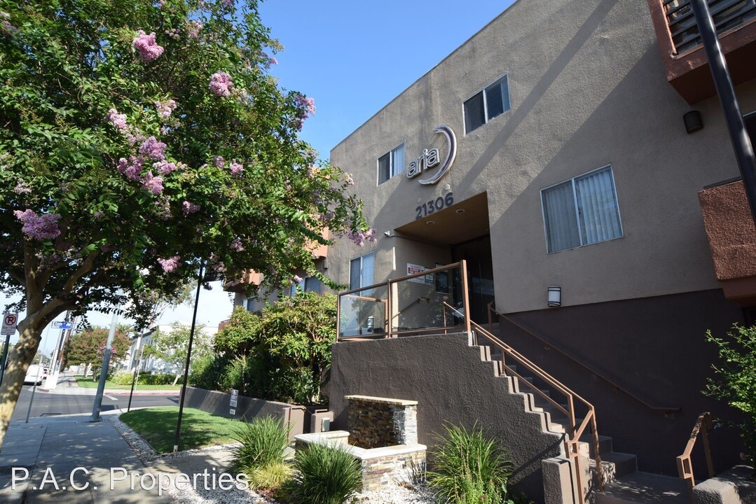 21306 Parthenia St in Los Angeles, CA - Building Photo