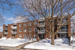1725 Mcnamara Boul in Laval, QC - Building Photo