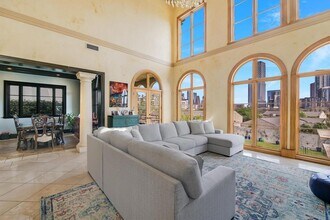 504 Sunny Ln in Austin, TX - Building Photo - Building Photo