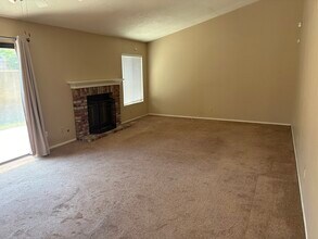 7562 Coyote Creek Ct in Buena Park, CA - Foto de edificio - Building Photo