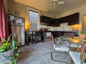 1038 W Roscoe St, Unit 3 in Chicago, IL - Building Photo - Building Photo