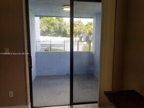 9440 Fontainebleau Blvd in Miami, FL - Building Photo - Building Photo