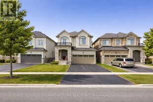 4 Mussle White Rd in Brampton, ON - Building Photo