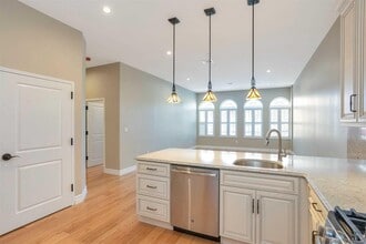 10 Wall St in Huntington, NY - Building Photo - Building Photo