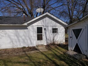 712 S Elm St, Unit half in Orrville, OH - Building Photo - Building Photo