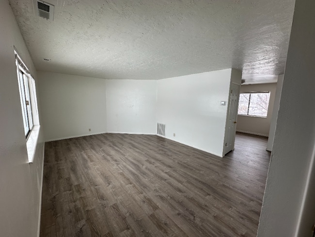 411 Noble Rd in Tooele, UT - Building Photo - Building Photo
