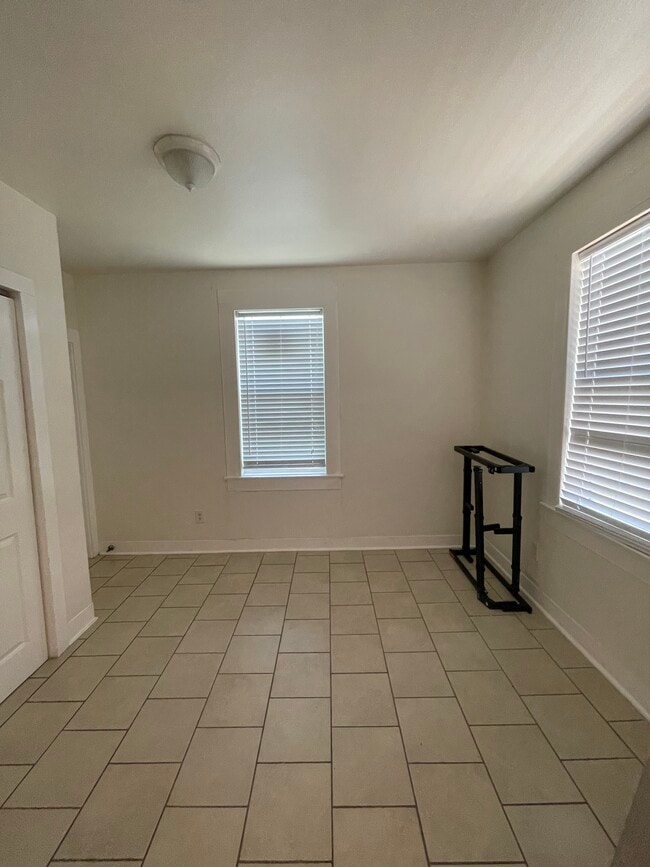 2016 57th St in Galveston, TX - Foto de edificio - Building Photo