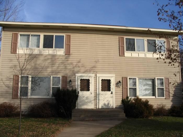 716 Jackson Ave NW, Unit 2 in Elk River, MN - Foto de edificio