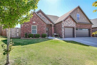 4403 SW Plumley Ave in Bentonville, AR - Foto de edificio - Building Photo