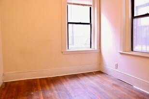 9 Myrtle St, Unit 4 in Boston, MA - Building Photo