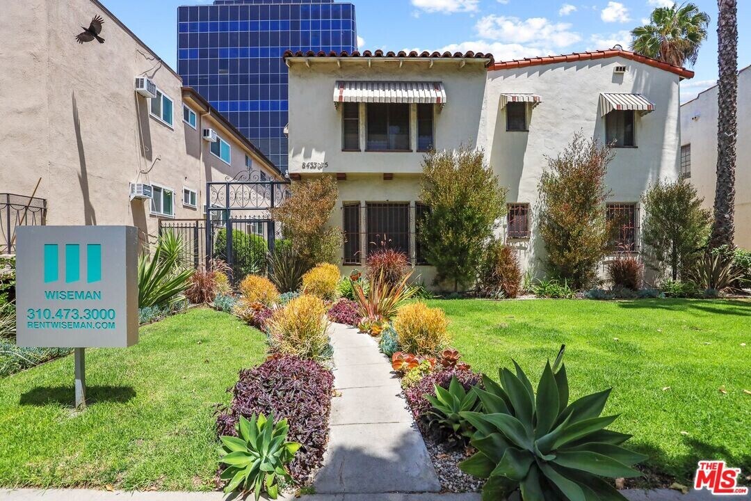 8433 Blackburn Ave in Los Angeles, CA - Building Photo