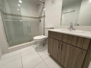 18335 NW 68th Ave, Unit 750-509 in Hialeah, FL - Building Photo - Building Photo