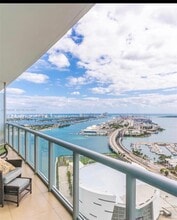 888 Biscayne Blvd in Miami, FL - Building Photo - Building Photo