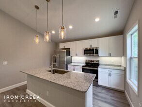 64 Spicewood Rd in Weaverville, NC - Building Photo - Building Photo