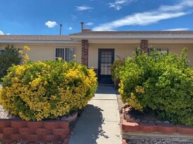 5304 Vicksburg Dr NW in Albuquerque, NM - Building Photo