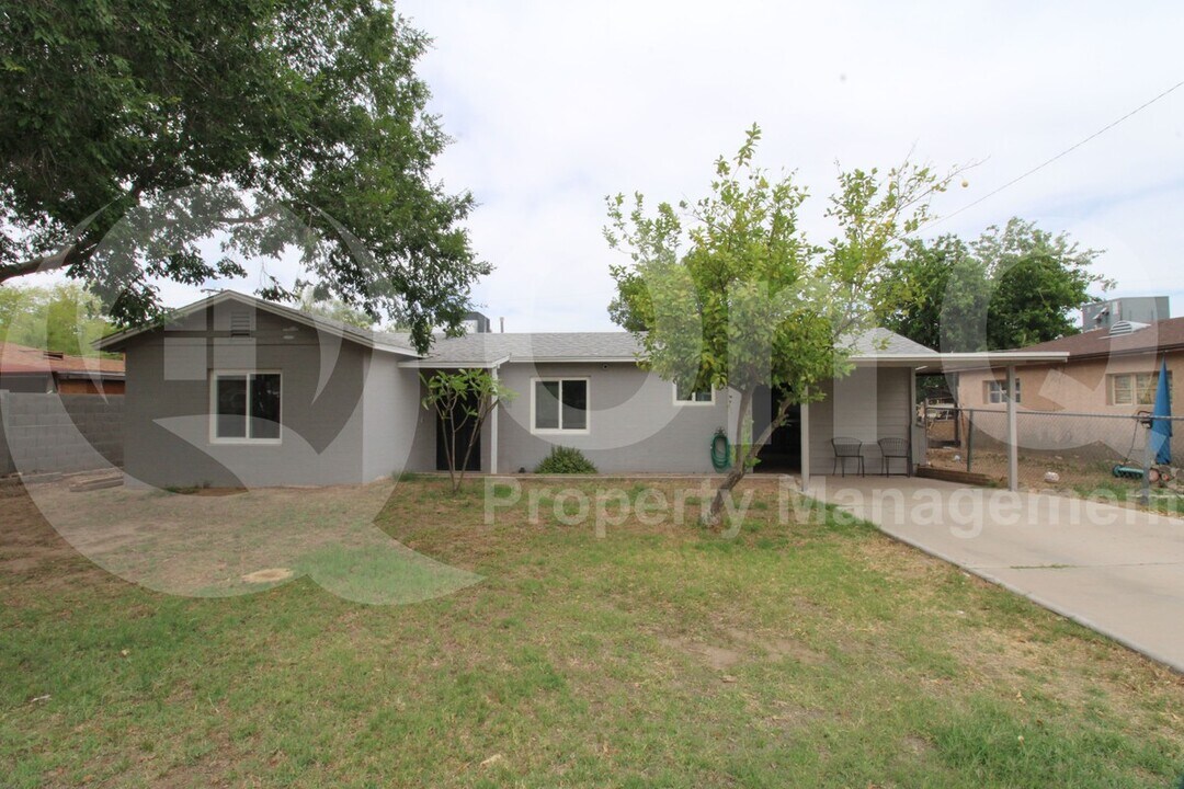 50 E Valencia Dr in Phoenix, AZ - Building Photo