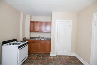 1022 E Center St in Milwaukee, WI - Building Photo - Building Photo