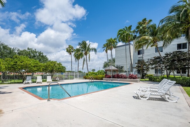 Riverview House in Lake Worth, FL - Building Photo - Building Photo
