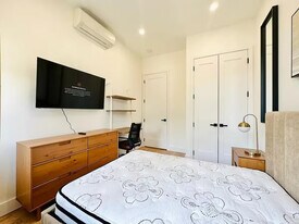 Furnished room/NOT APARTMENT in Brooklyn, NY - Building Photo