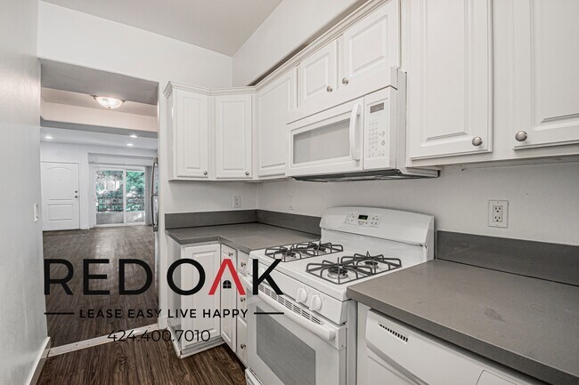 11065 W Olympic Blvd in Los Angeles, CA - Foto de edificio - Building Photo