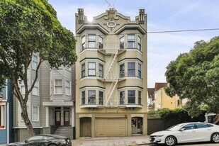 135 Carl St in San Francisco, CA - Building Photo