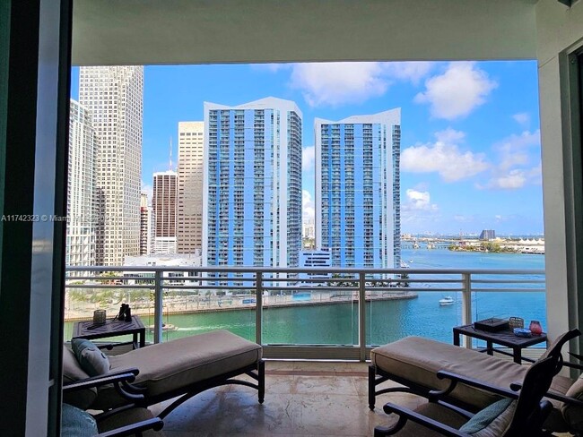 900 Brickell Key Blvd in Miami, FL - Building Photo - Building Photo