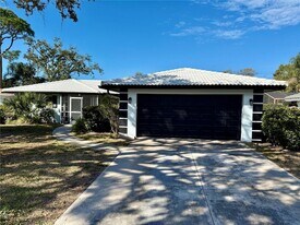 2328 Cass St in Sarasota, FL - Building Photo