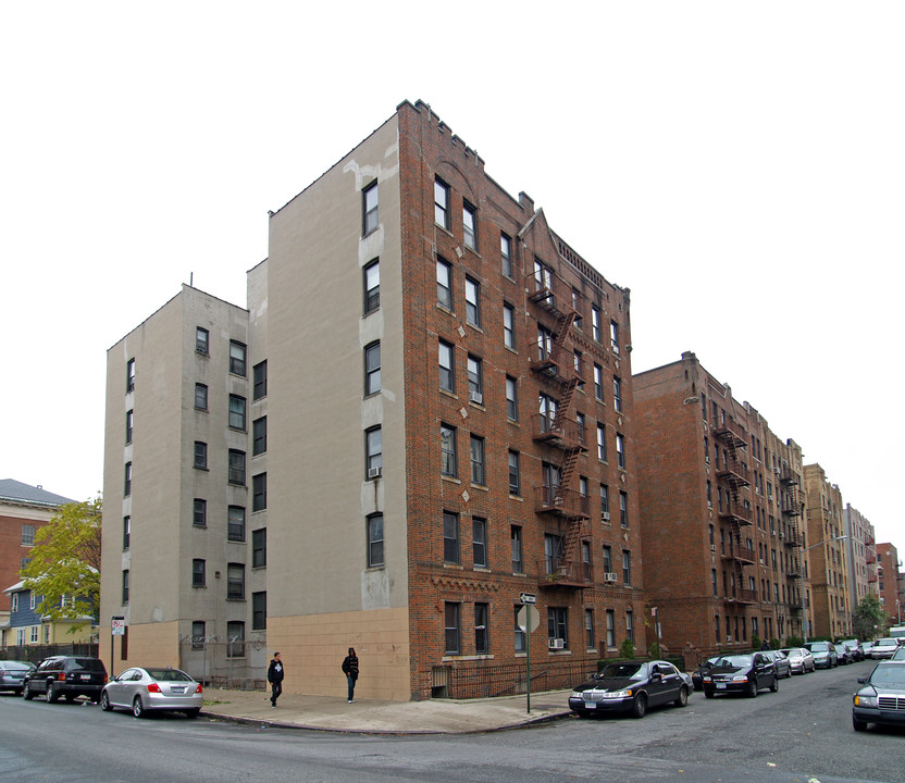 724 E 27th St in Brooklyn, NY - Building Photo