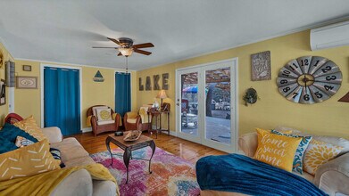 316 Jacobs Creek Park Rd in Canyon Lake, TX - Building Photo - Building Photo