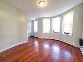 237 Bayview Ave, Unit 2 in Jersey City, NJ - Building Photo - Building Photo