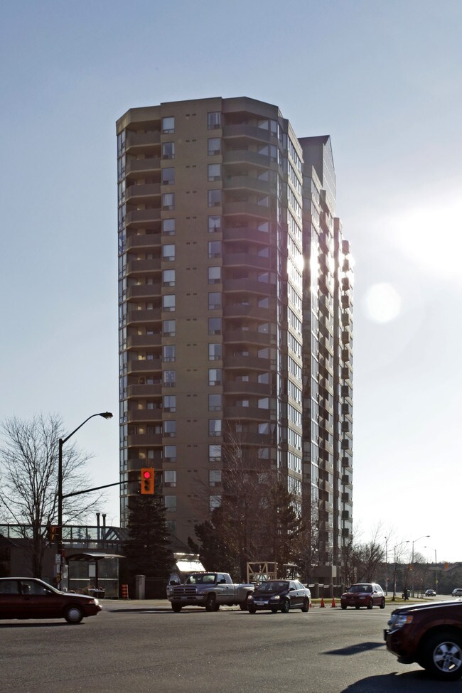 The Centre in Mississauga, ON - Building Photo - Building Photo