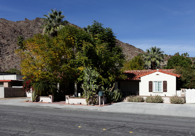 544 W Arenas Rd in Palm Springs, CA - Foto de edificio - Building Photo