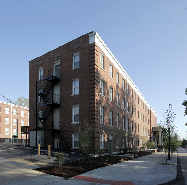 Greenway Apartments in University City, MO - Building Photo - Building Photo