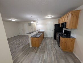 1360 S Edgewater Cir, Unit 101 in Nampa, ID - Building Photo - Building Photo