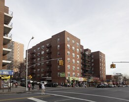 136-04 Main St in Flushing, NY - Building Photo