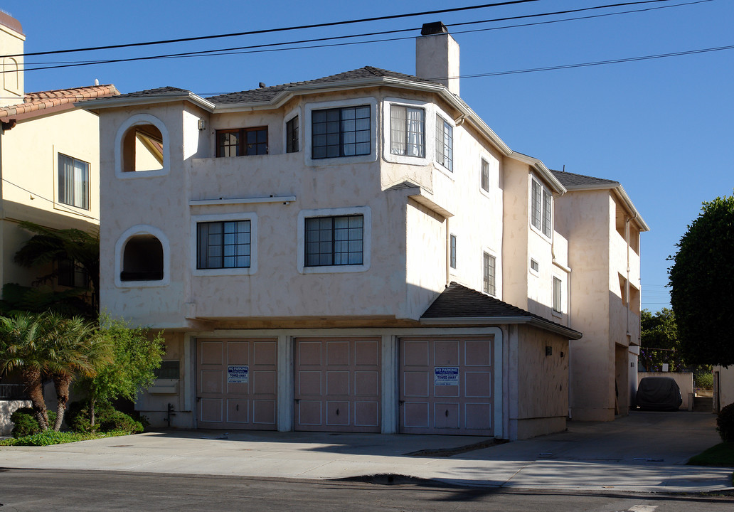 543 E Walnut Ave in El Segundo, CA - Building Photo