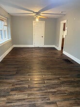 1005 N 9th St in Salina, KS - Foto de edificio - Building Photo