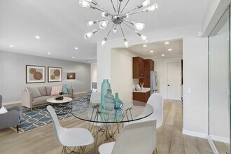 4949 Genesta Ave, Unit 104 in Encino, CA - Foto de edificio - Building Photo