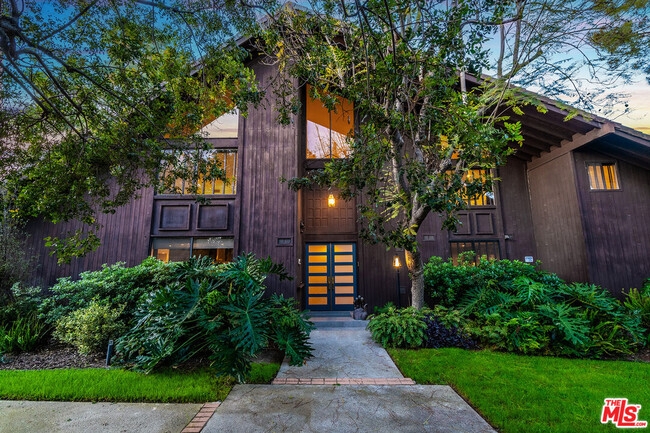 property at 4635 Clybourn Ave
