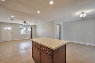 924 E Wesleyan Dr in Tempe, AZ - Building Photo - Building Photo