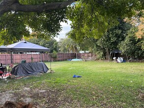 1001 NE 33rd St in Oakland Park, FL - Building Photo - Building Photo