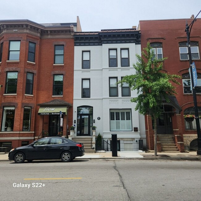 property at 2252 N Clark St