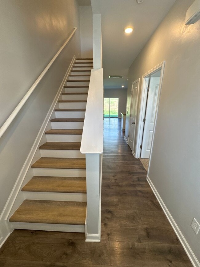 1052 Woodbridge Blvd in Lebanon, TN - Building Photo - Building Photo