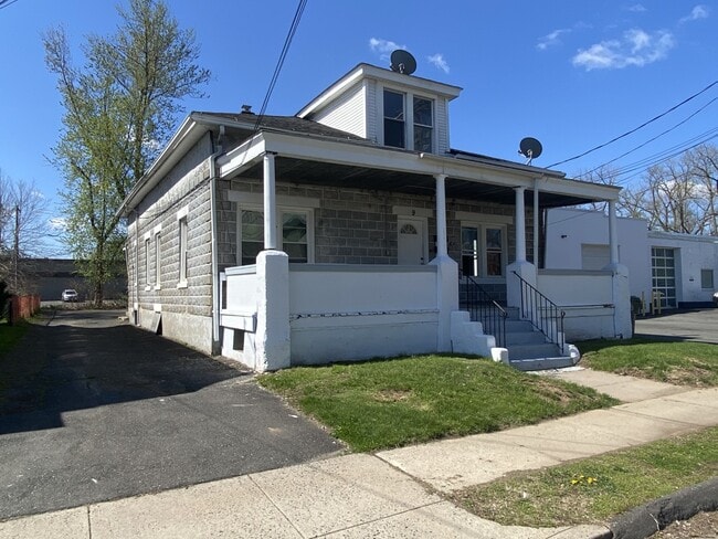 9 Cherry St, Unit 2 in East Hartford, CT - Foto de edificio - Building Photo