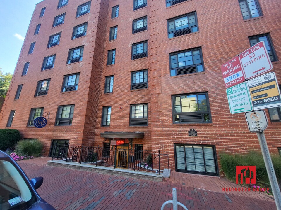 60 Brattle St, Unit 506 in Cambridge, MA - Building Photo