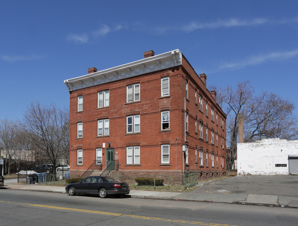 62 Albany Ave in Hartford, CT - Building Photo